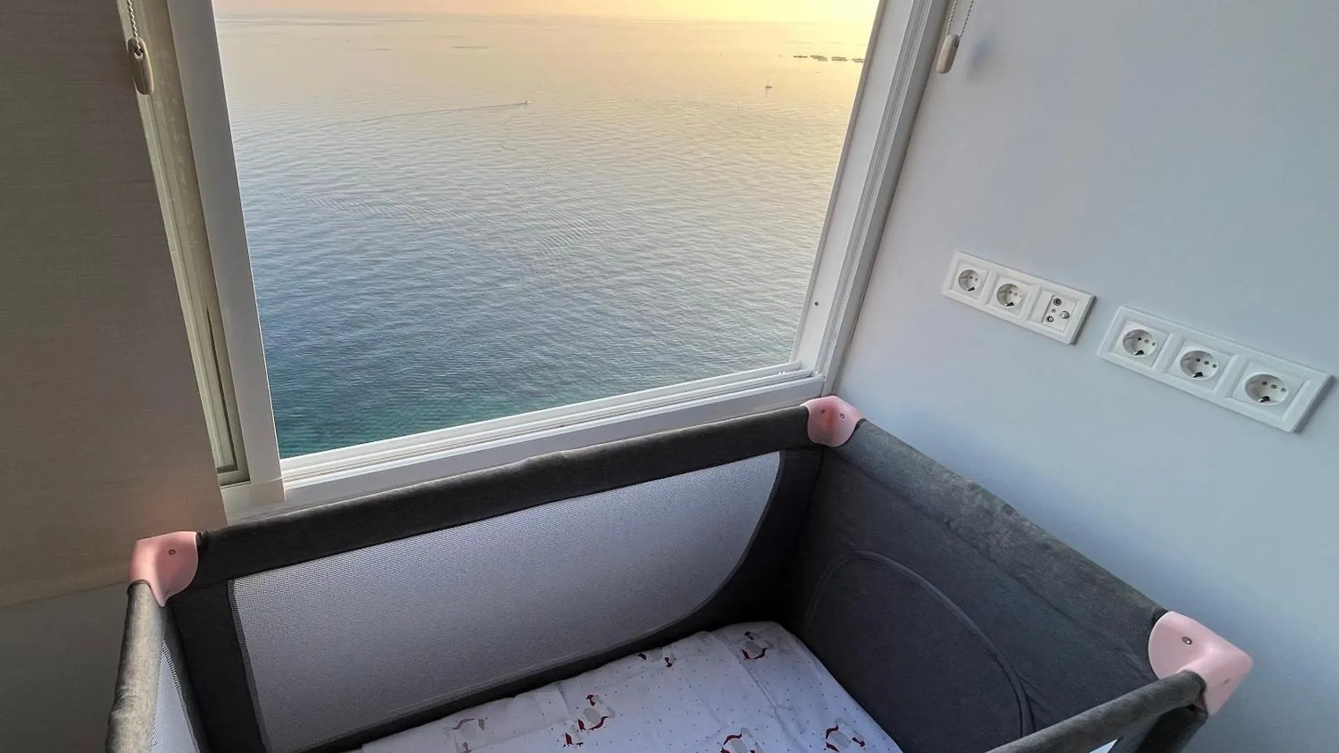 Espejo Del Mediterraneo Almería